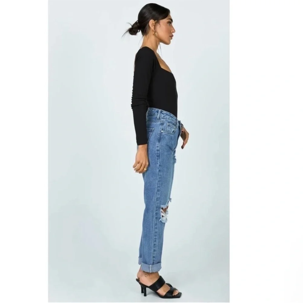 Princess Polly Hayden Knee Rip Jeans in Mid Wash Denim